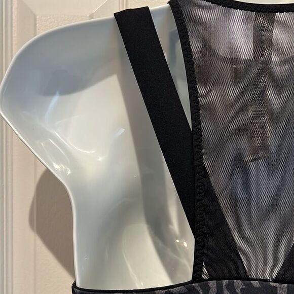 LULULEMON Black/Grey Running In The City Tank Top Size 6‎ - Picture 12 of 15